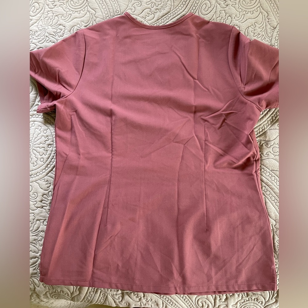 Set-FIGS Mauve/Pink Women's
Scrub Set - V-Neck Top & Cargo Pants - Picture 3 of 4